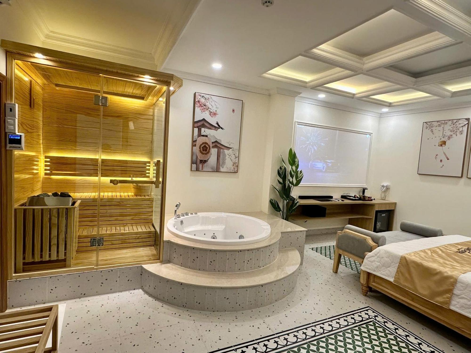 Khách sạn Luxury Vuon Lai *