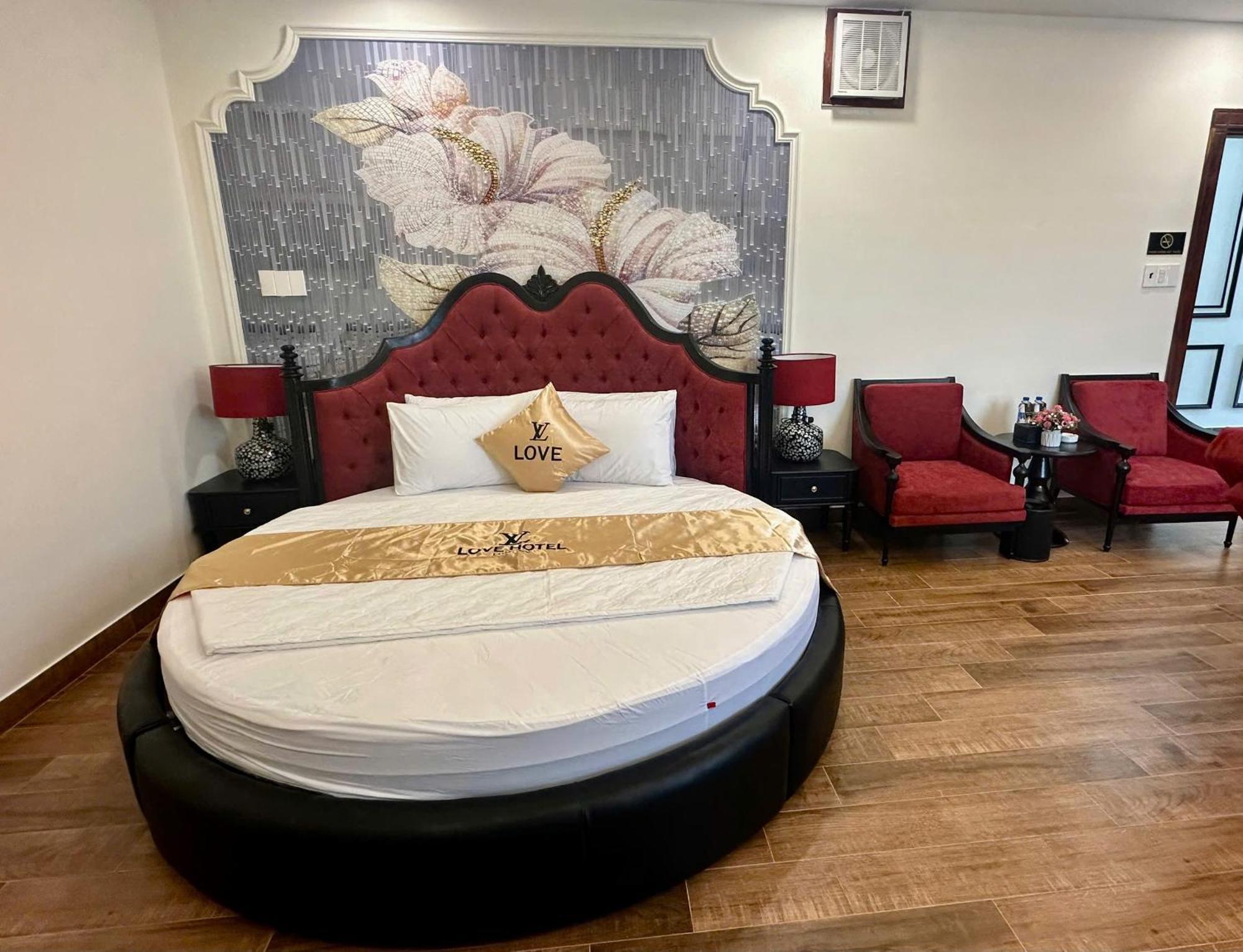 Khách sạn Luxury Vuon Lai *
